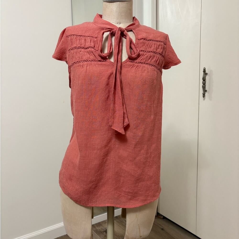 OLM Women's Casual Short Sleeve Coral Tie-Front Top Medium
